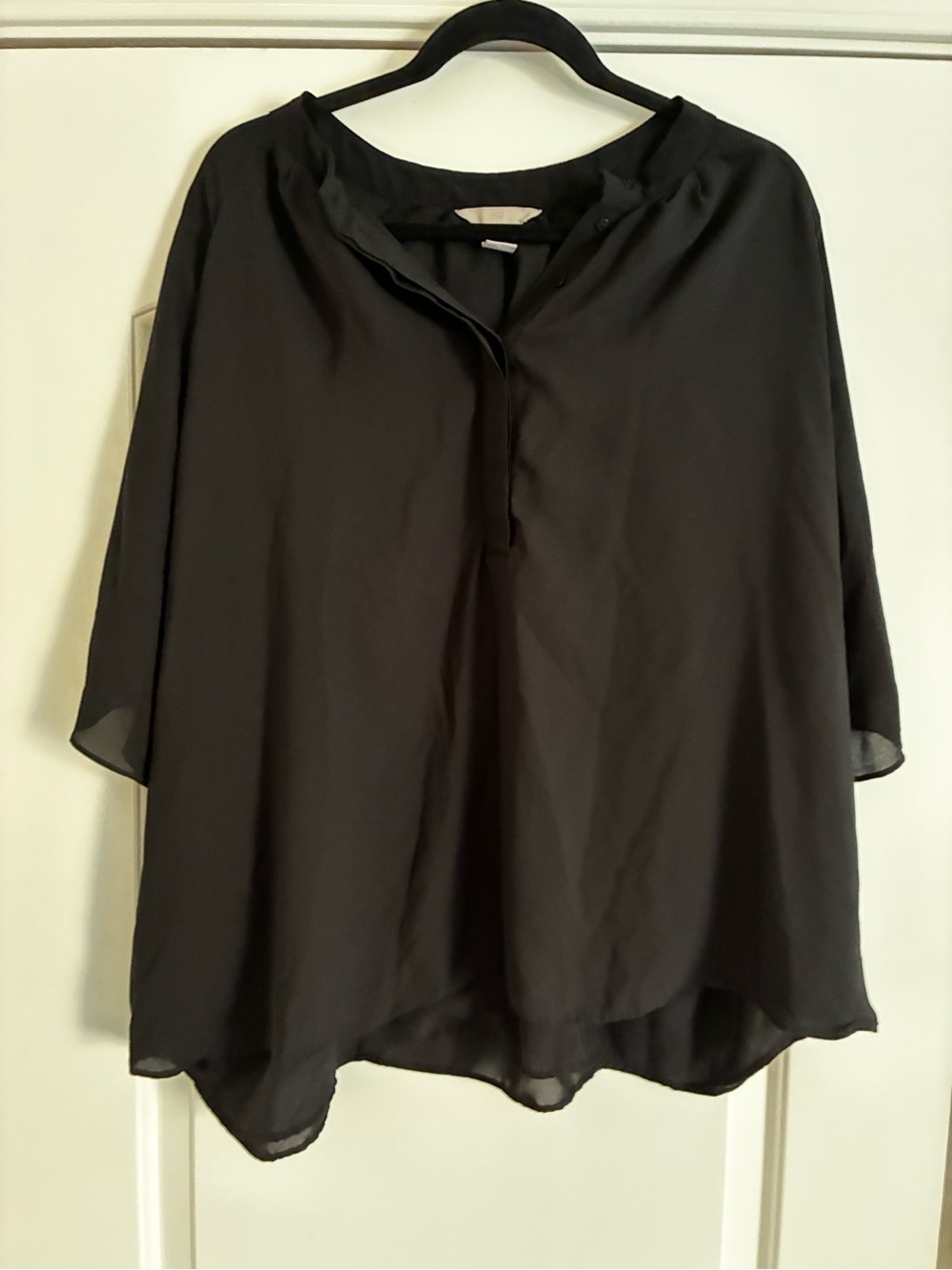 H&M Black Flowing Women's Blouse - Lightweight Button Placket